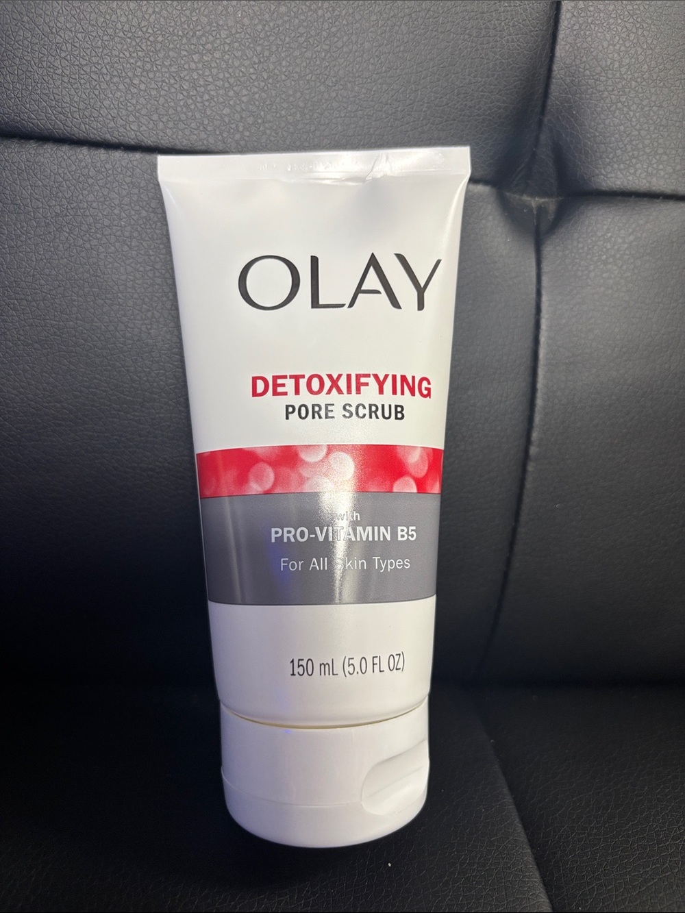 OLAY Detoxifying Pore Scrub - White, Red & Gray